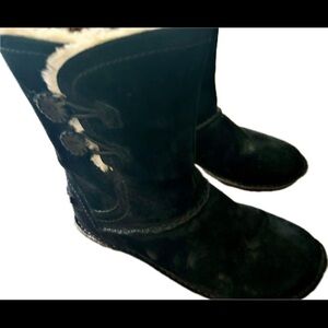 UGG boots woman’s  size 9 like new Bailey button with optional zip! 🎉🎈SALE